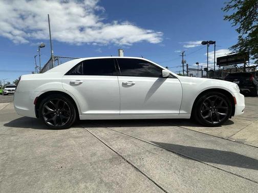 Bright White Clearcoat 2022 Chrysler 300 S