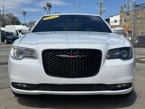 Bright White Clearcoat 2022 Chrysler 300 S
