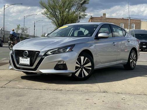 Brilliant Silver Metallic 2019 Nissan Altima 2.5 SV
