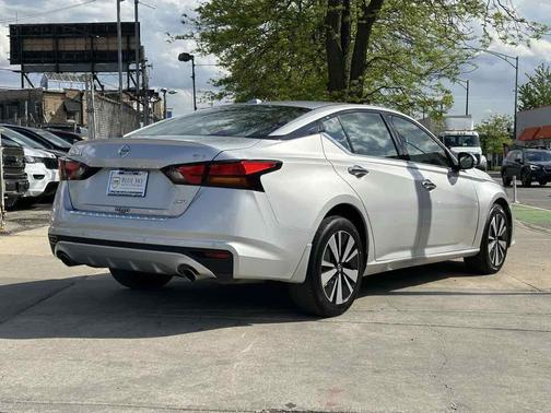 Brilliant Silver Metallic 2019 Nissan Altima 2.5 SV