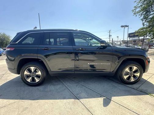 Diamond Black Crystal Pearlcoat 2022 Jeep Grand Cherokee 4xe Base