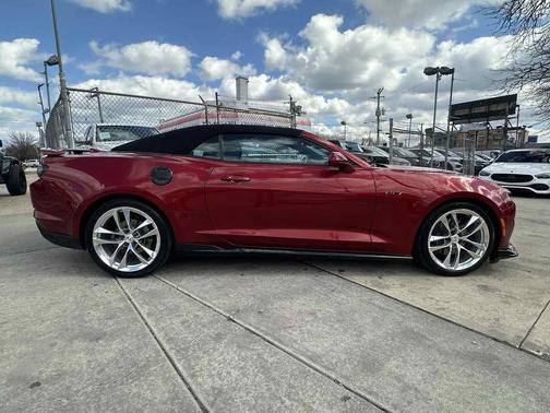 2022 Chevrolet Camaro RWD Convertible LT1