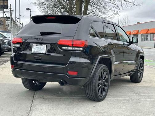 Diamond Black Crystal Pearlcoat 2018 Jeep Grand Cherokee Altitude