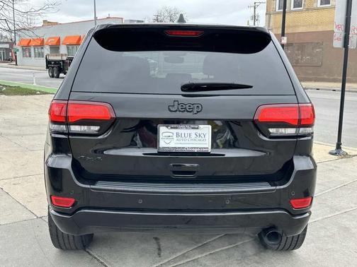 Diamond Black Crystal Pearlcoat 2018 Jeep Grand Cherokee Altitude