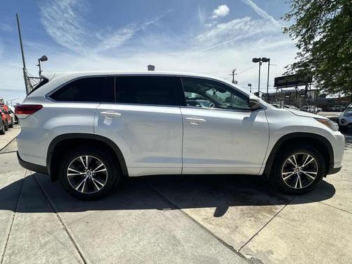 Blizzard Pearl 2018 Toyota Highlander LE Plus