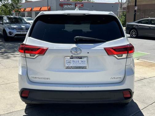 Blizzard Pearl 2018 Toyota Highlander LE Plus