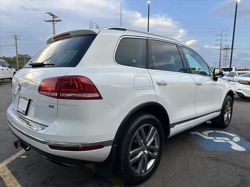 2016 Volkswagen Touareg VR6 Lux