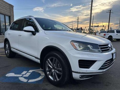 2016 Volkswagen Touareg VR6 Lux