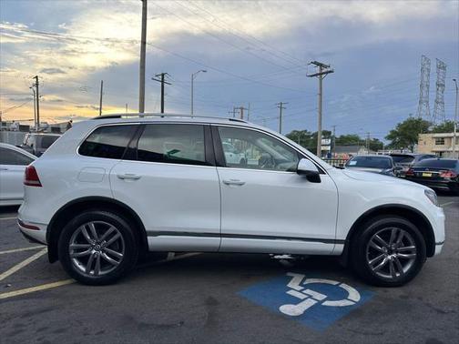 2016 Volkswagen Touareg VR6 Lux