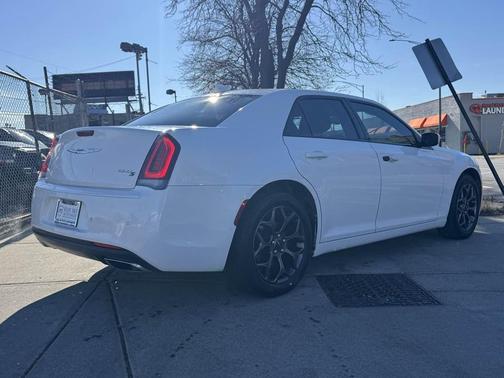 2018 Chrysler 300 S