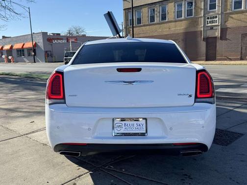 2018 Chrysler 300 S