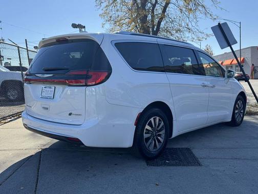 2021 Chrysler Pacifica Hybrid Touring L