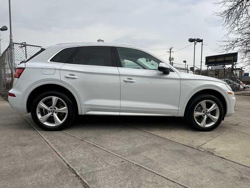 Glacier White Metallic 2020 Audi Q5 45 Premium