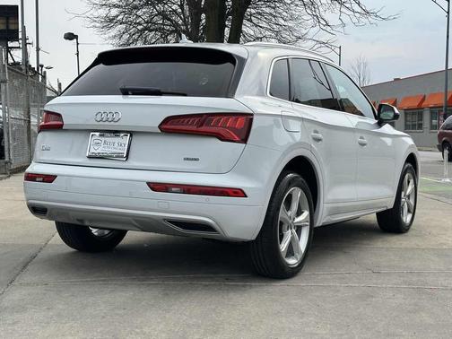 Glacier White Metallic 2020 Audi Q5 45 Premium