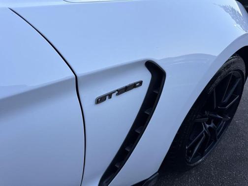 2016 Ford Shelby GT350 Base