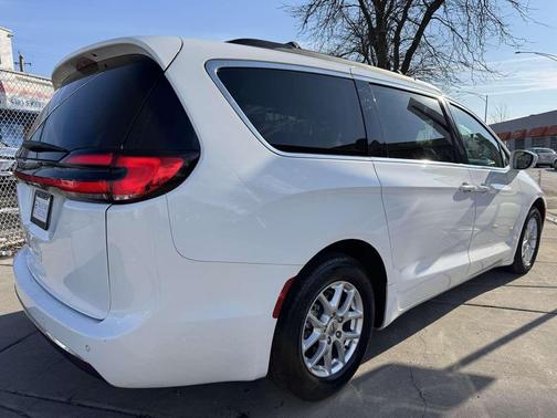 2022 Chrysler Pacifica Touring L