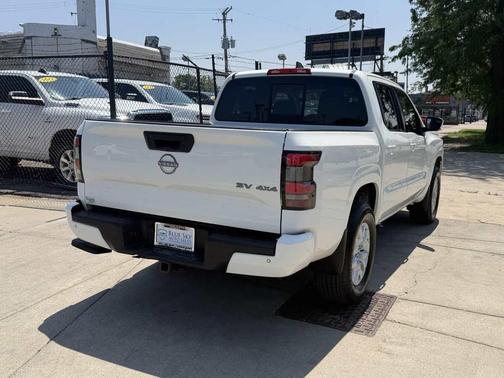 Glacier White 2022 Nissan Frontier SV
