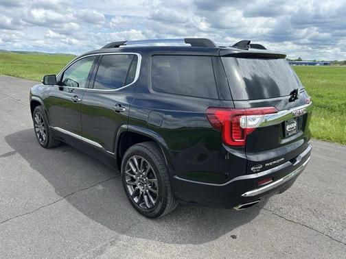 2022 GMC Acadia Denali
