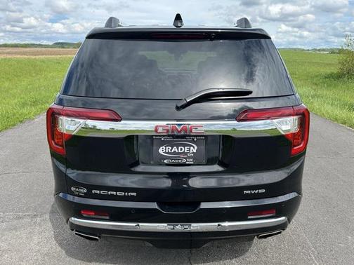 2022 GMC Acadia Denali