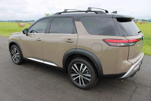 2023 Nissan Pathfinder Platinum 4WD