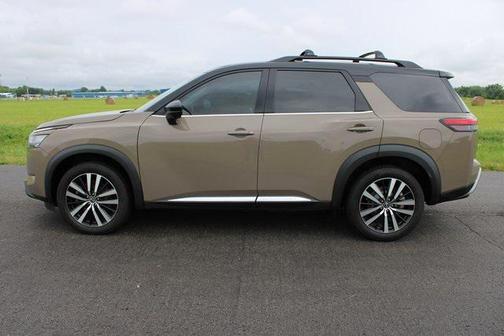 2023 Nissan Pathfinder Platinum 4WD