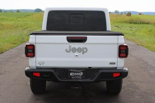 2022 Jeep Gladiator Overland