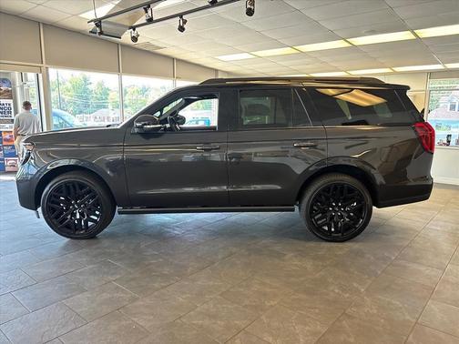 Dark Matter Gray Metallic 2026 Ford Expedition Platinum