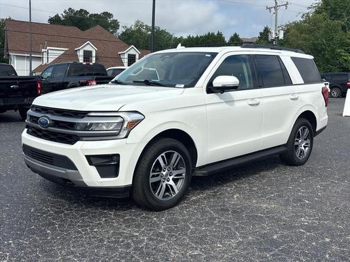 White 2023 Ford Expedition XLT