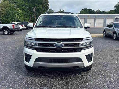 White 2023 Ford Expedition XLT