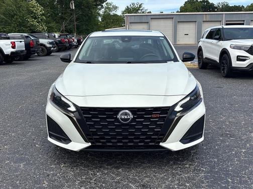 White 2023 Nissan Altima 2.5 SR