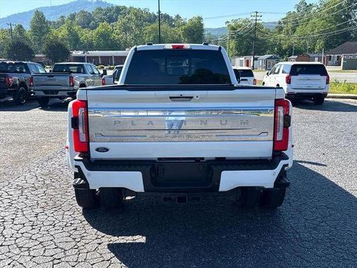 White 2023 Ford F-450 Platinum
