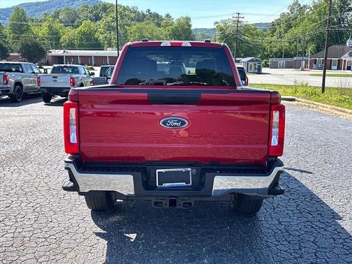 Rapid Red Metallic Tinted Clearcoat 2023 Ford F-350 XLT