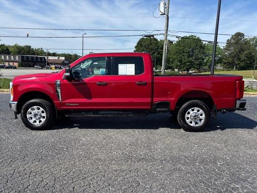 Rapid Red Metallic Tinted Clearcoat 2023 Ford F-350 XLT