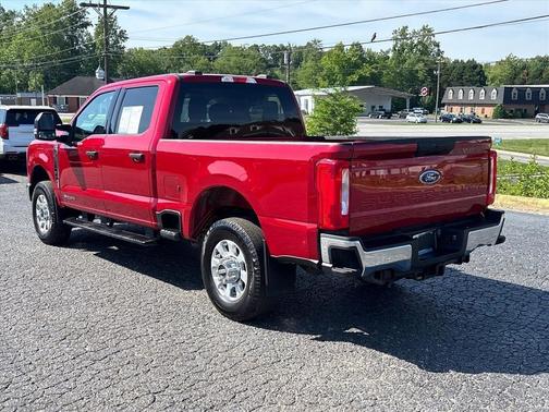 Rapid Red Metallic Tinted Clearcoat 2023 Ford F-350 XLT