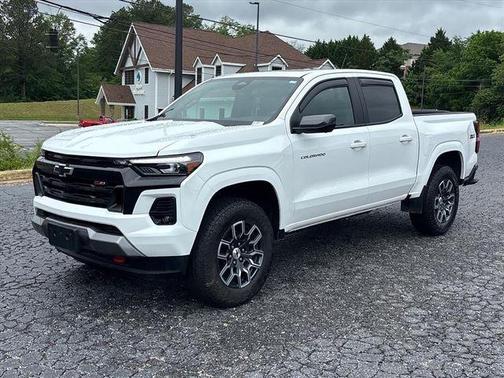 Summit White 2025 Chevrolet Colorado Z71