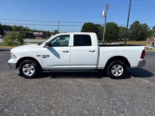 Bright White Clearcoat 2022 RAM 1500 Classic SLT
