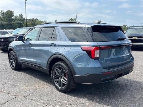 Vapor Blue Metallic 2026 Ford Explorer ST-Line