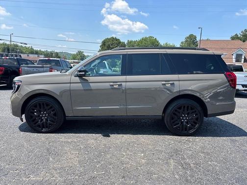 Gray 2027 Ford Expedition Platinum