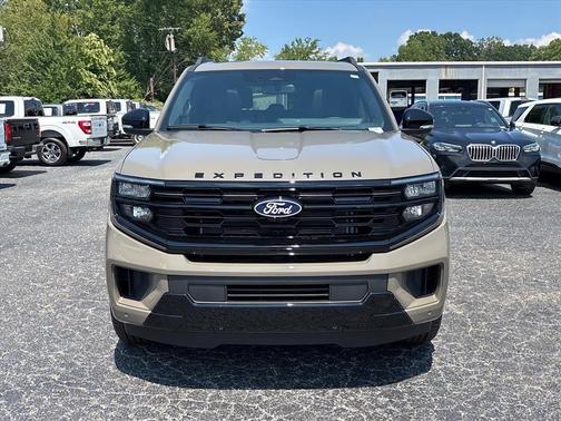 Gray 2027 Ford Expedition Platinum