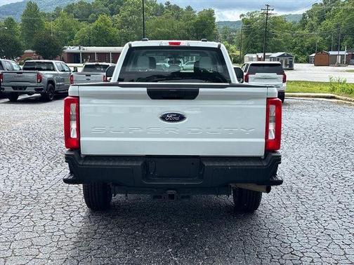 Oxford White 2023 Ford F-250 XL