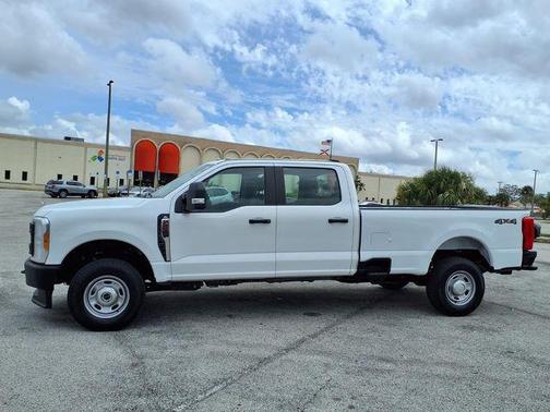 White 2023 Ford F-250 XL