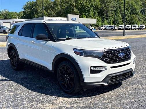 White 2022 Ford Explorer ST-Line
