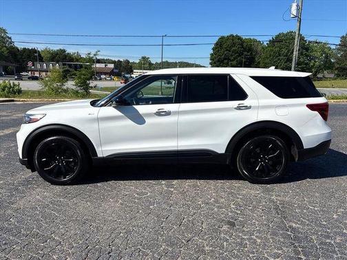 White 2022 Ford Explorer ST-Line