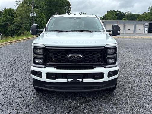 Oxford White 2025 Ford F-250 Lariat