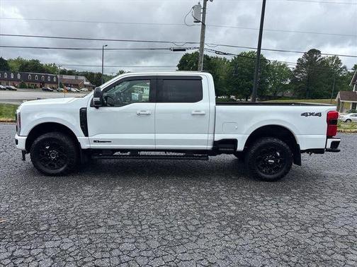 Oxford White 2025 Ford F-250 Lariat