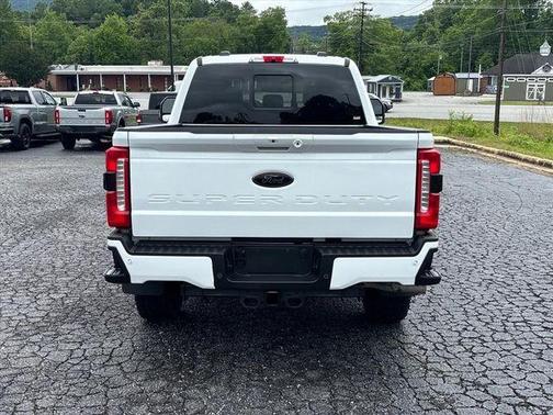 Oxford White 2025 Ford F-250 Lariat