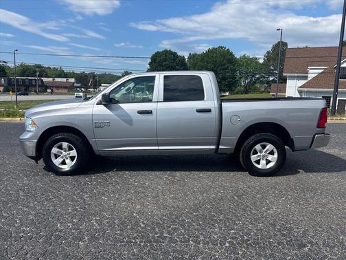 Billet Silver Metallic Clearcoat 2022 RAM 1500 Classic SLT