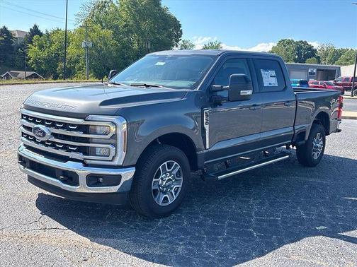Carbonized Gray Metallic 2026 Ford F-350 Lariat Super Duty