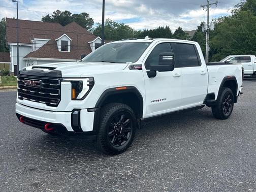 Summit White 2024 GMC Sierra 2500 AT4
