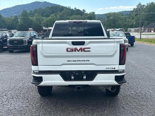 Summit White 2024 GMC Sierra 2500 AT4